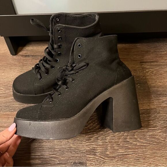 ASOS DESIGN Elevate lace up canvas boot in black - Picture 8 of 15